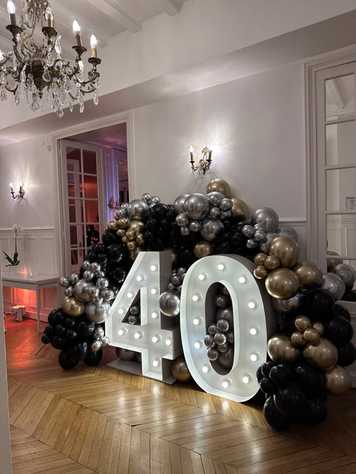 Chiffres lumineux et mur de ballons sur mesure à Paris