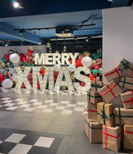 Load image into Gallery viewer, Decoration de Noel avec lettres lumineuses Merry XMAS et ballons 

