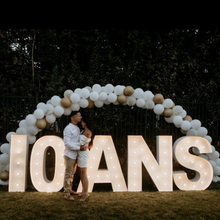 Load image into Gallery viewer, Lettres et chiffres lumineux géants à Paris location
